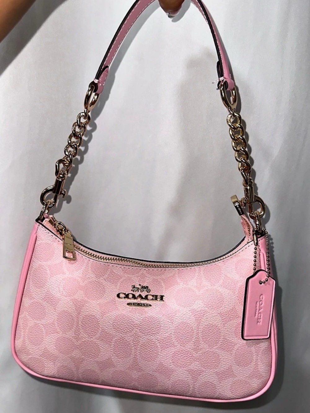Coach Teri Shoulder Bag in Signature Canvas Pink Shoulder Bag Gold-Tone Chain